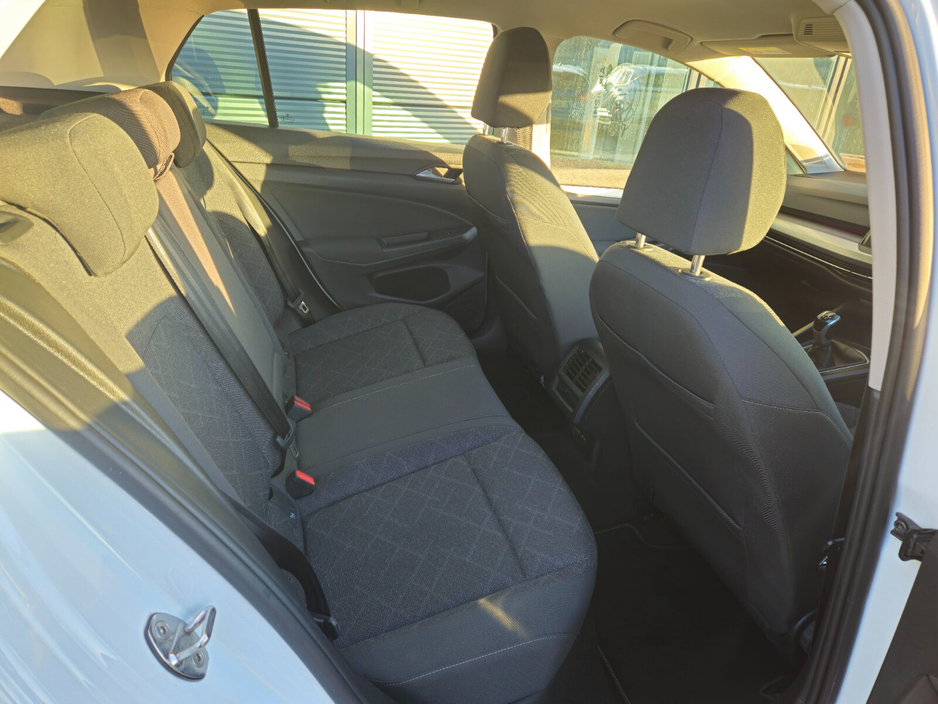 2022 Volkswagen Golf 2.0 TDI 115HP Life €24,950