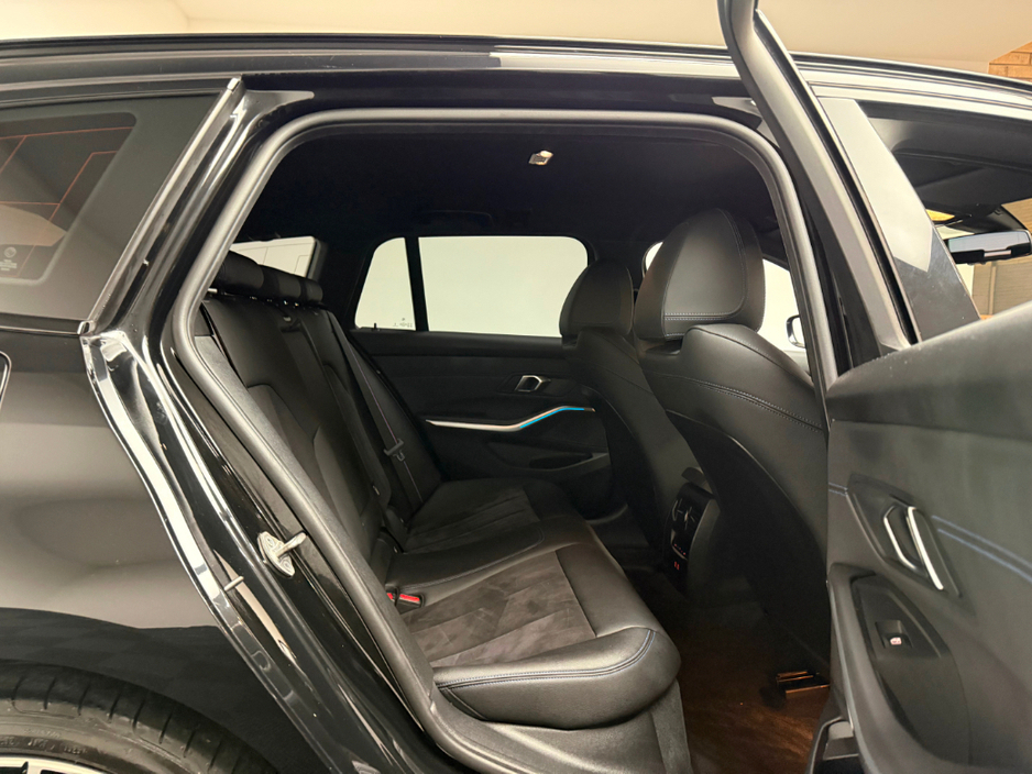 2024 BMW 3 Series - image 12