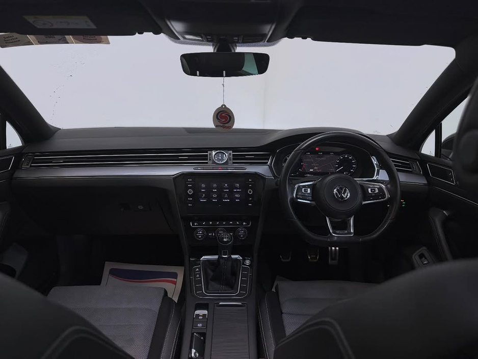 2018 Volkswagen Passat - image 11