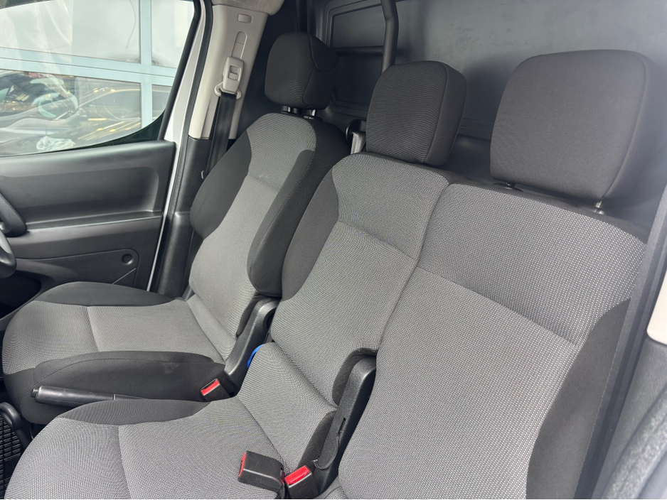 2018 Peugeot Partner - image 8