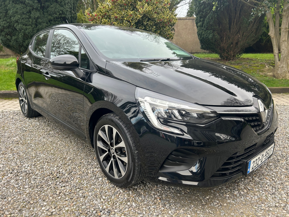 2023 Renault Clio - image 5