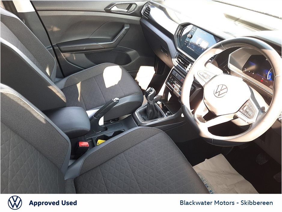 2023 Volkswagen T-Cross - image 8