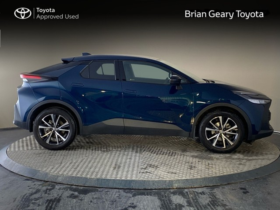 2025 Toyota C-HR - image 3