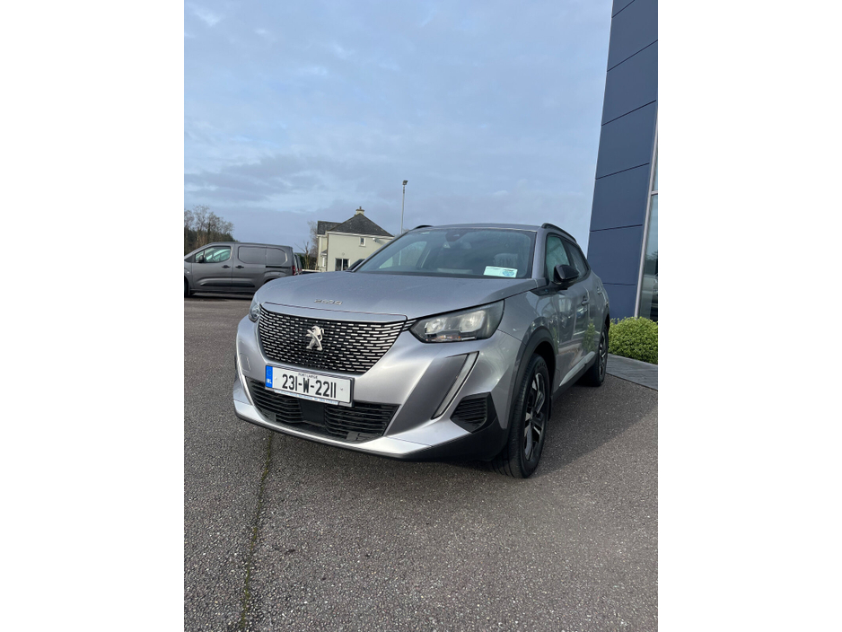 2023 Peugeot 2008 - image 2