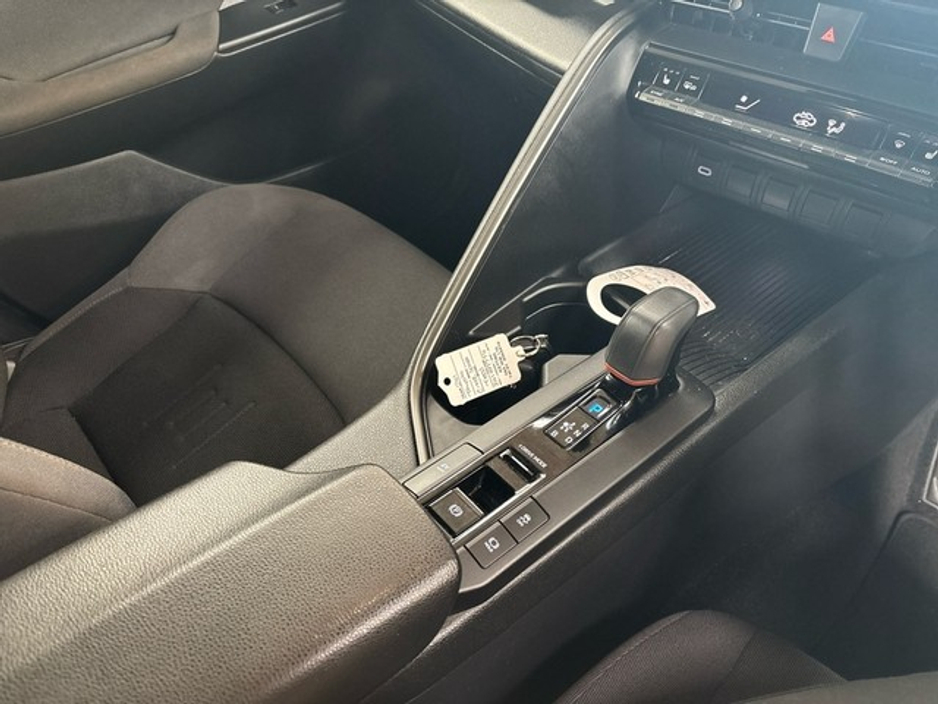 2024 Toyota C-HR - image 15