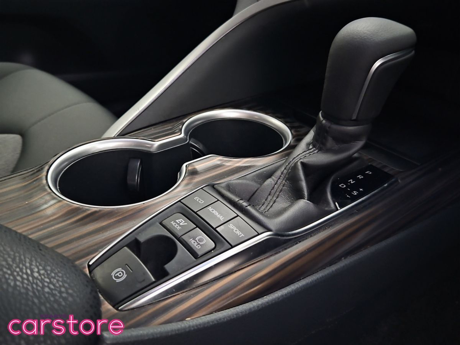 2020 Toyota Camry - image 21