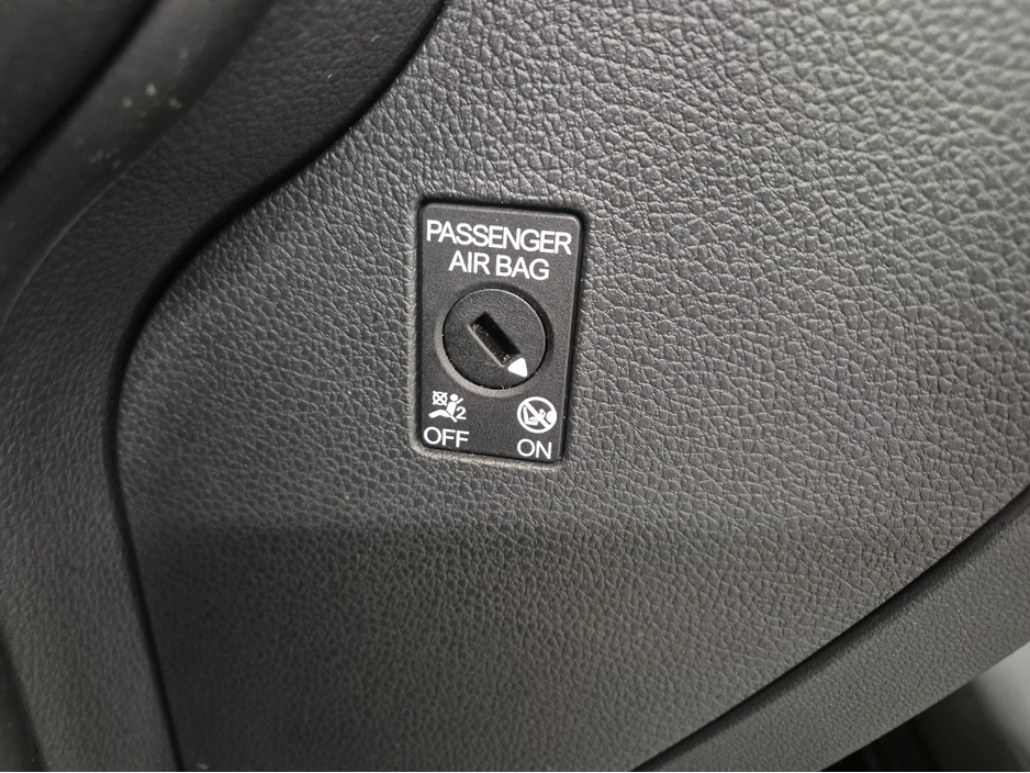 2016 Volkswagen Golf **HIGHLINE**ONLY 82000KMS**ALCANTARA SEATS**17" ALLOYS DIAMOND CUT**LANES ASSIST**KEYLESS ENTRY AND START**ADAPTIVE CRUISE CONTROL**DUAL ZONE CLIMATE CONTROL**REVERSE CAMERA**BLUETOOTH STREAMING €15,499