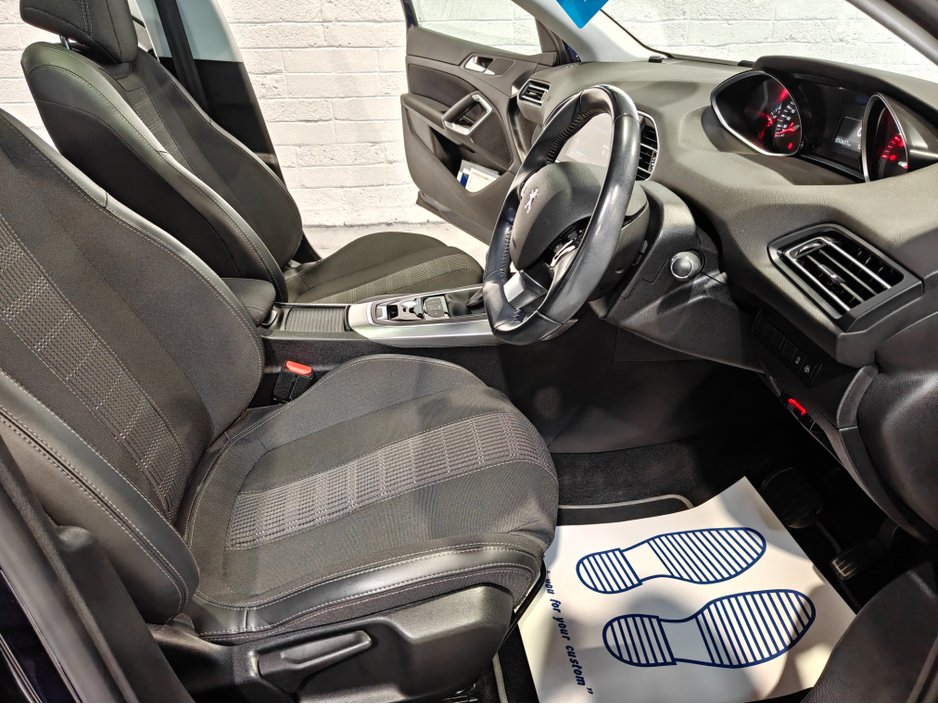 2018 Peugeot 308 - image 15