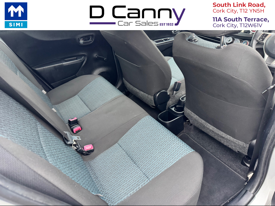 2012 Toyota Yaris - image 13