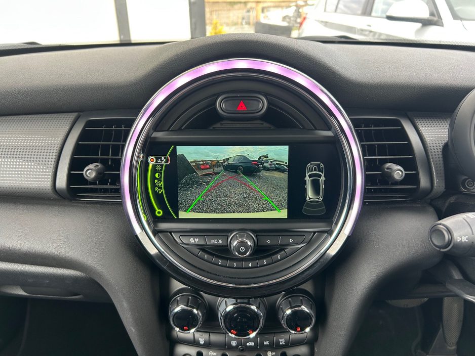 2017 MINI Cooper D - image 14