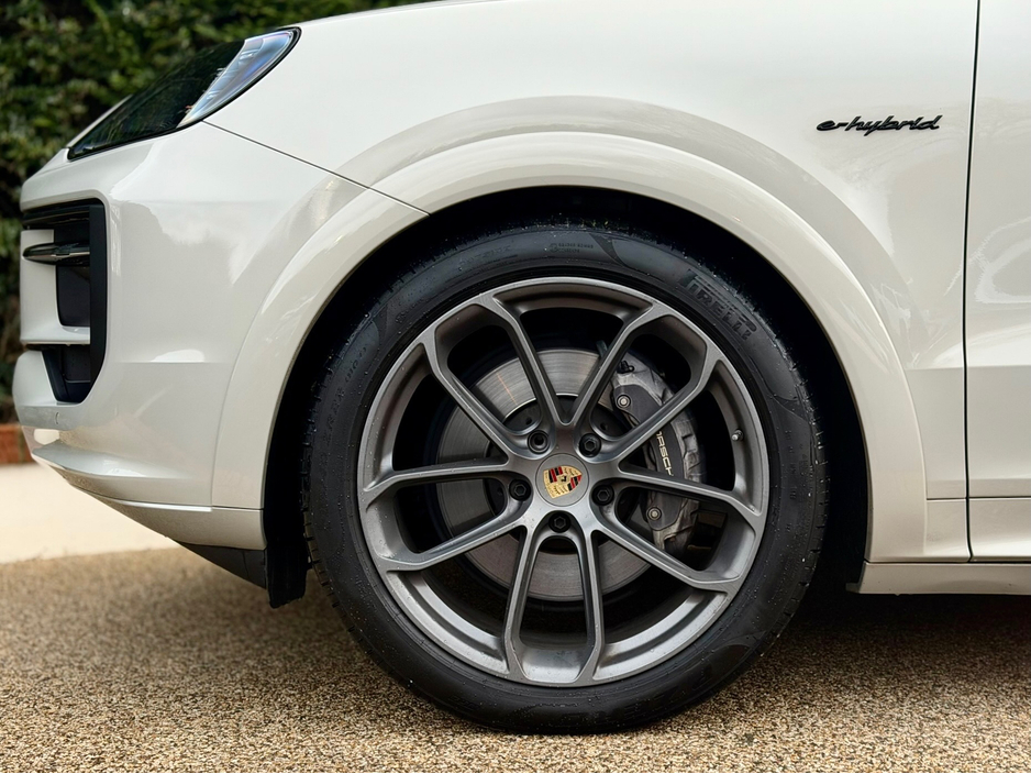2024 Porsche Cayenne - image 7