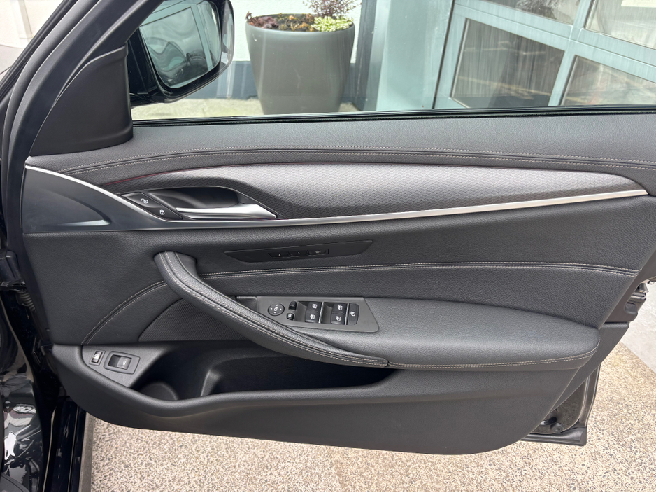 2022 BMW 5 Series - image 20