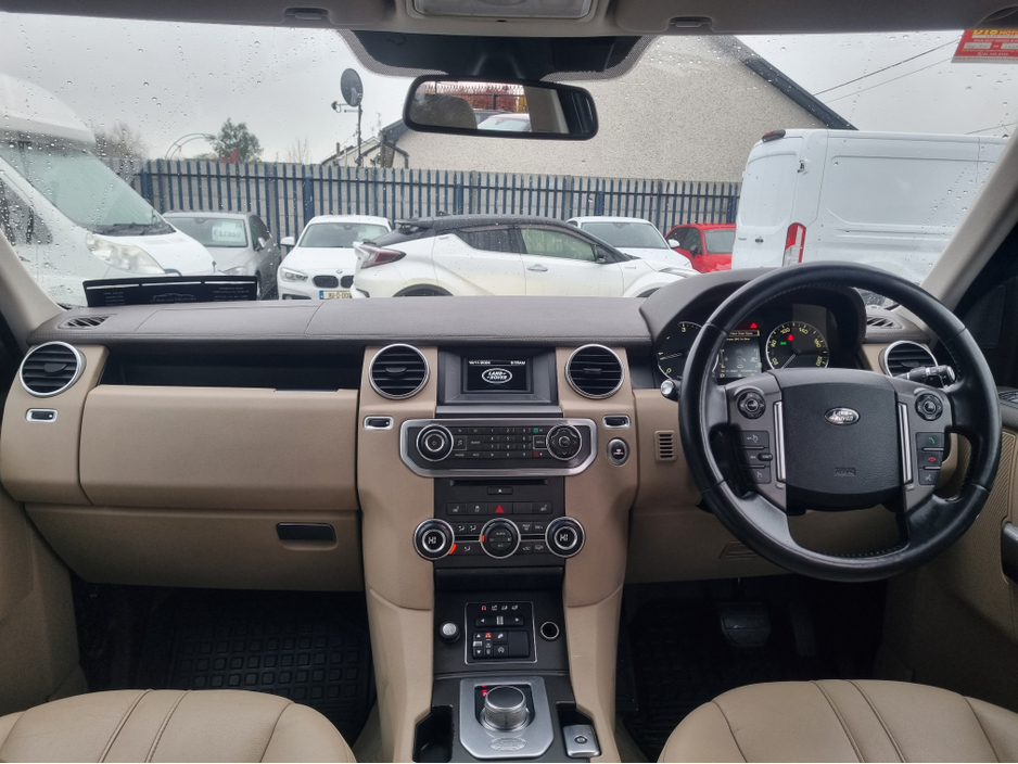 2015 Land Rover Discovery - image 10