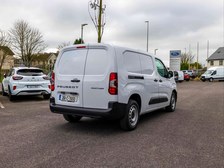 2026 Peugeot Partner - image 11