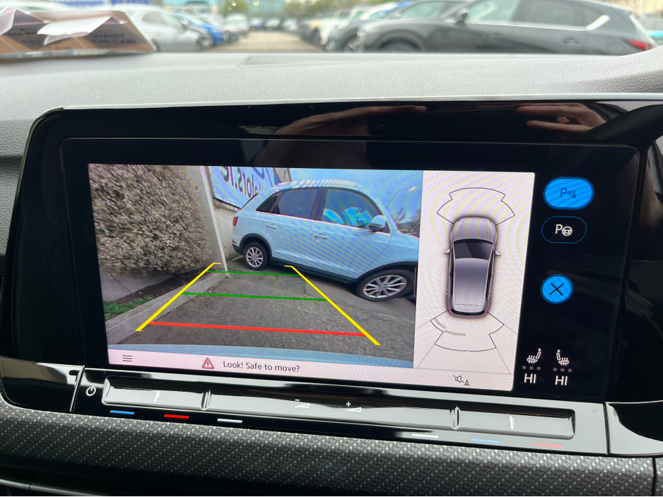 2022 Volkswagen Golf - image 19