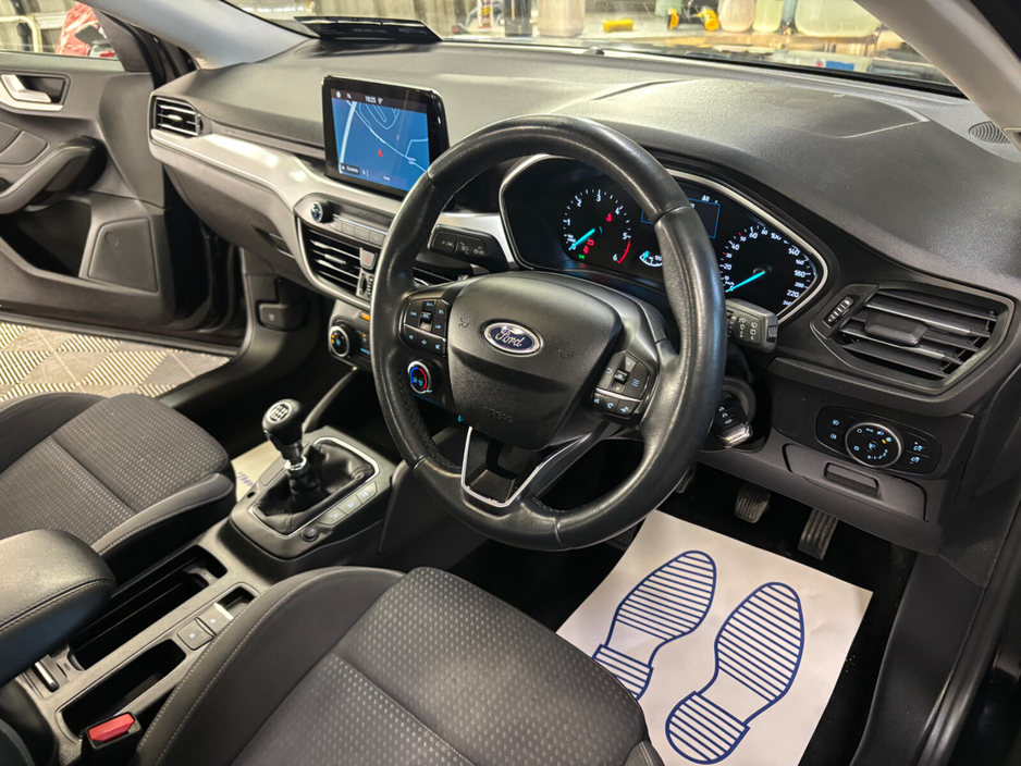 2019 Ford Focus - image 9