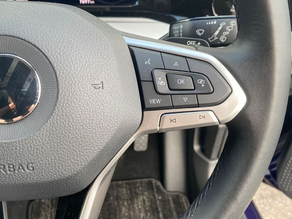 2022 Volkswagen Golf - image 17