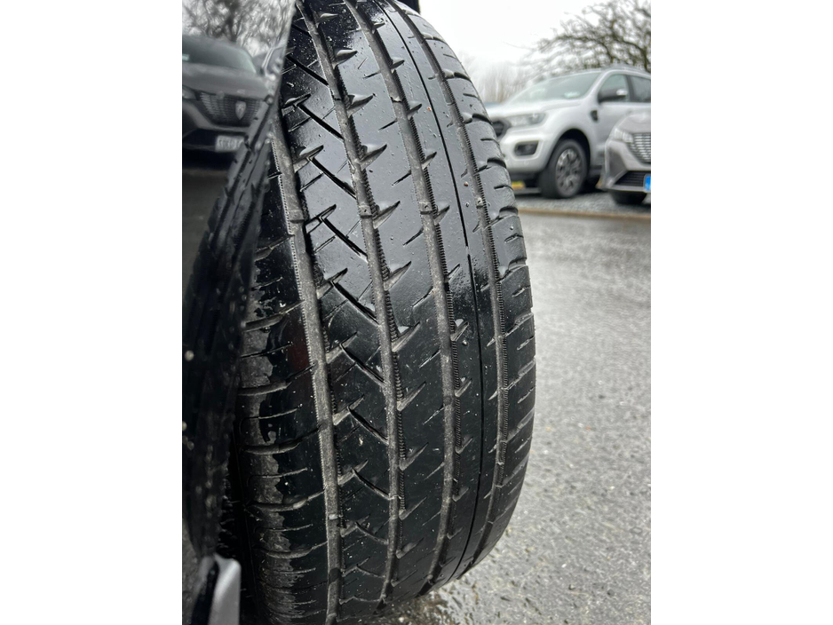 2018 Volvo S60 - image 15