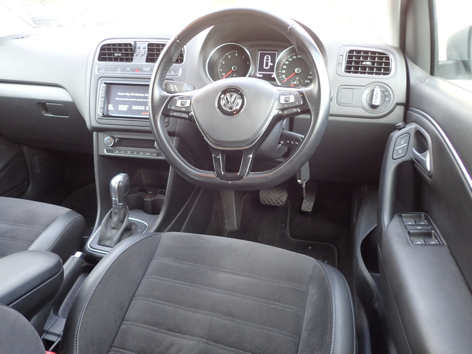 2017 Volkswagen Polo - image 6