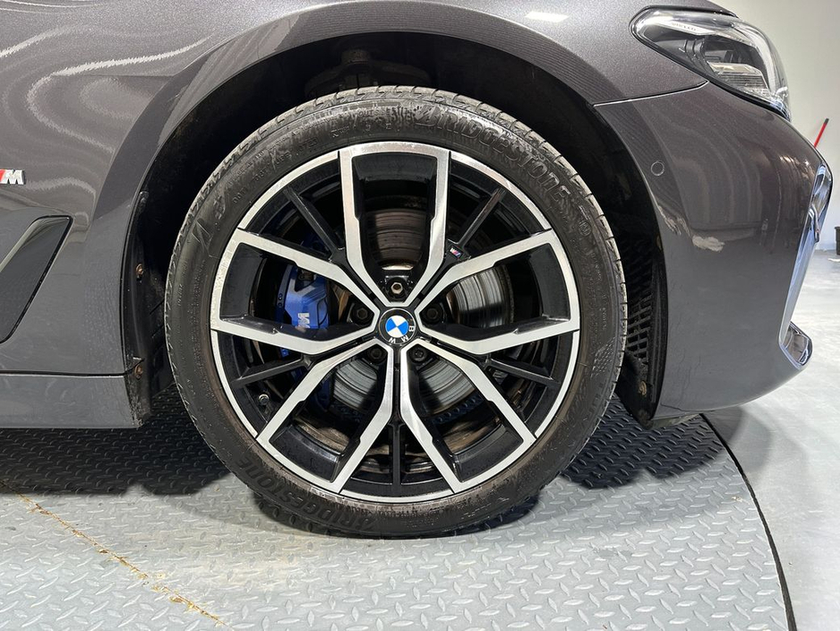 2020 BMW 5 Series - image 24