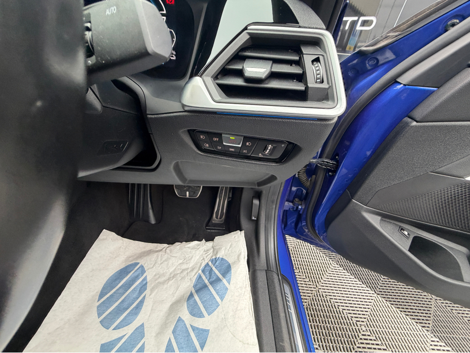 2020 BMW 3 Series - image 25