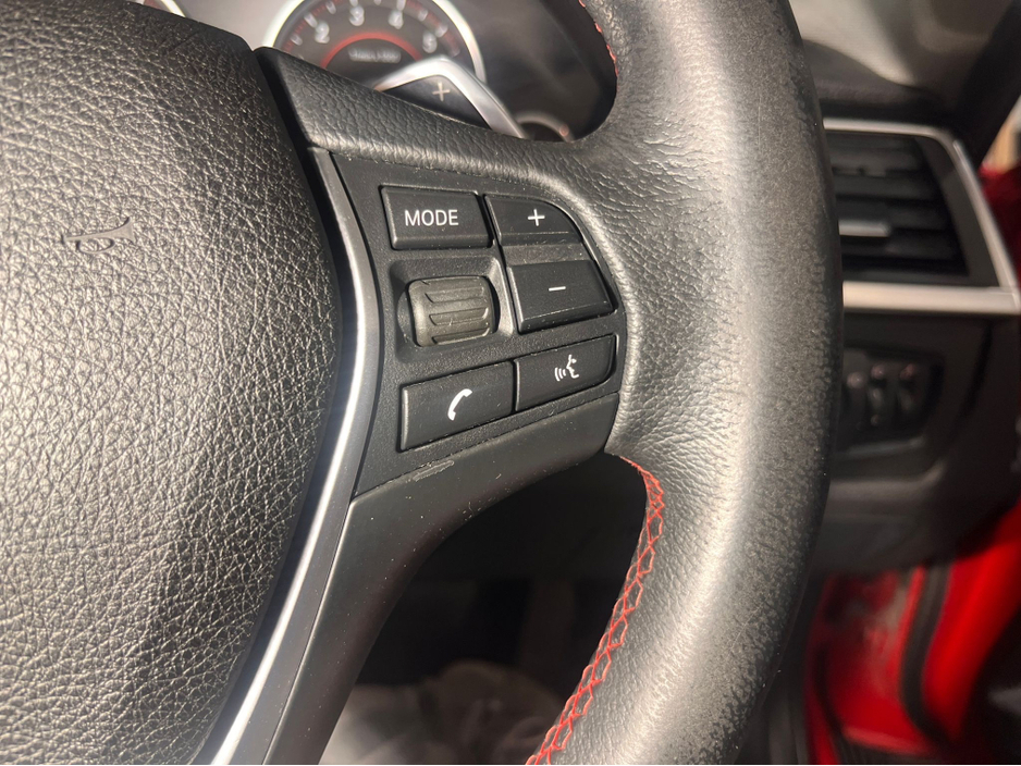 2016 BMW 3 Series - image 19