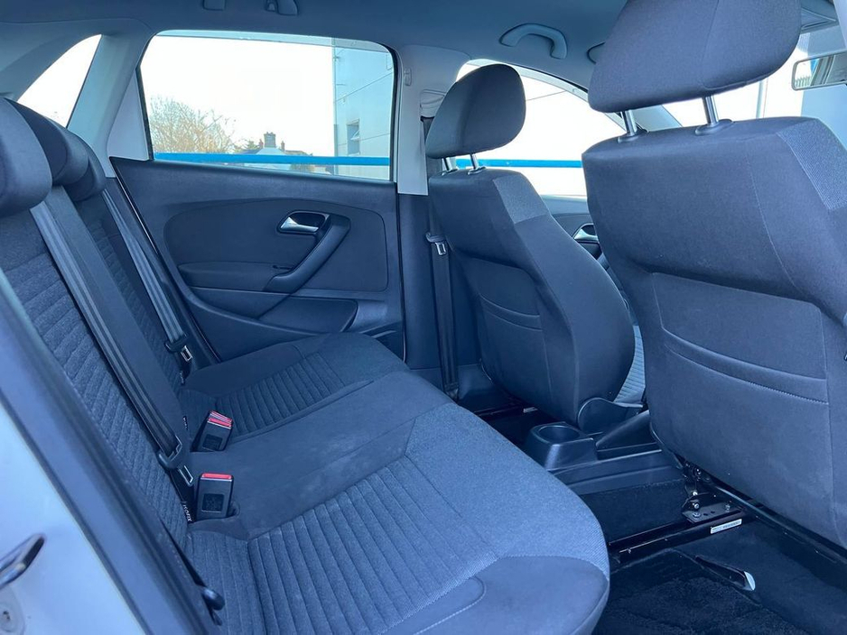 2014 Volkswagen Polo - image 8