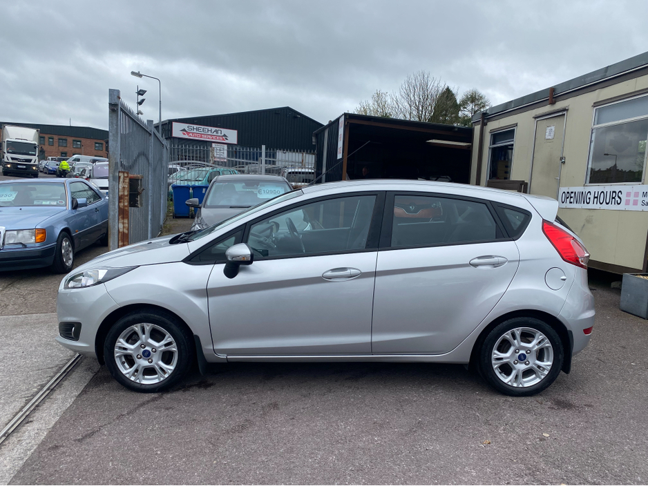 2017 Ford Fiesta - image 8