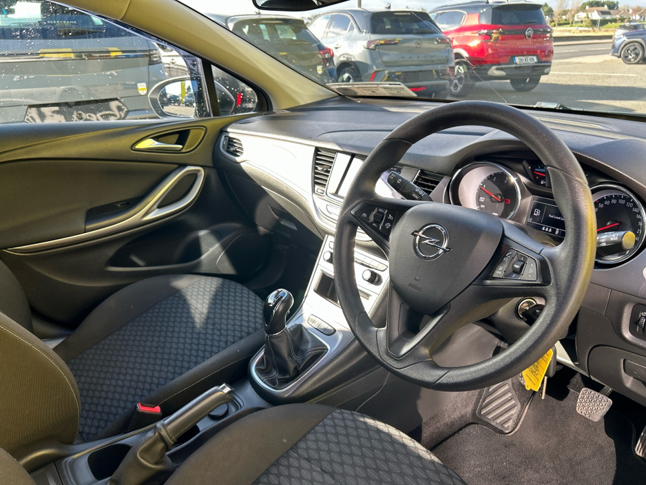 2021 Opel Astra - image 6
