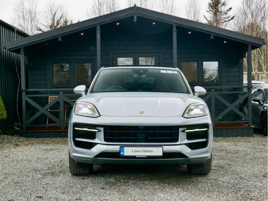 2024 Porsche Cayenne - image 2