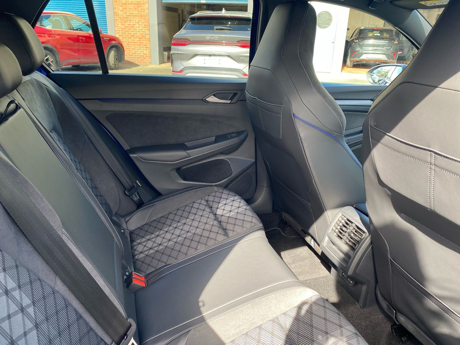 2024 Volkswagen Golf - image 18