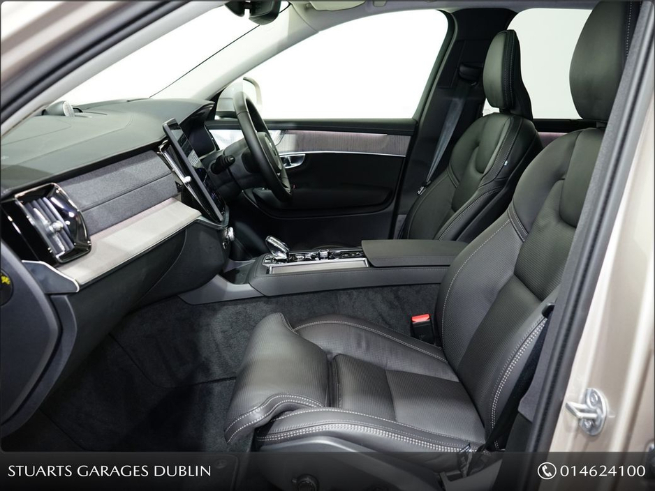 2025 Volvo XC90 - image 3