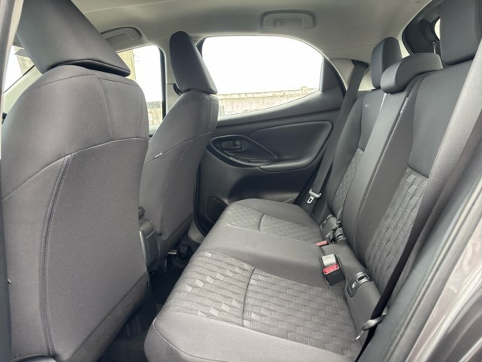 2024 Toyota Yaris - image 8