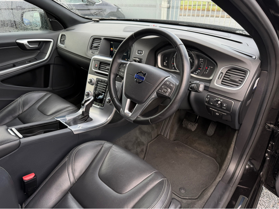 2016 Volvo V60 - image 9