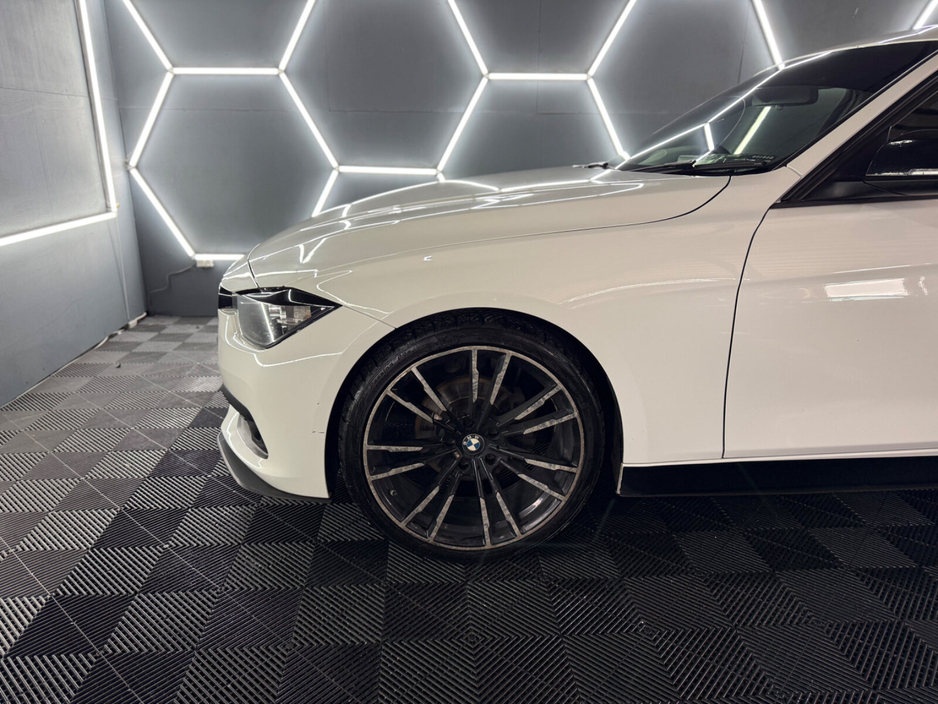 2016 BMW 3 Series - image 17