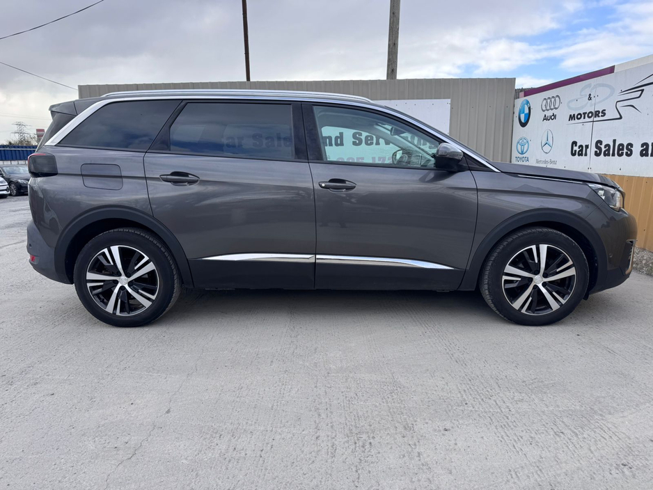 2019 Peugeot 5008 - image 3