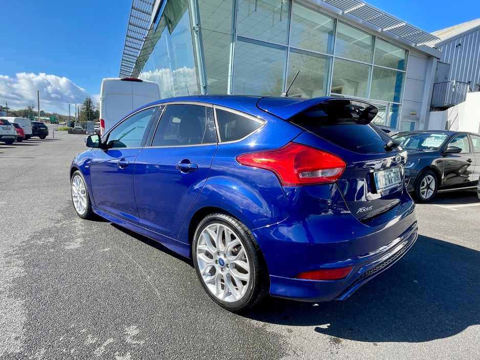 2017 Ford Focus - image 5