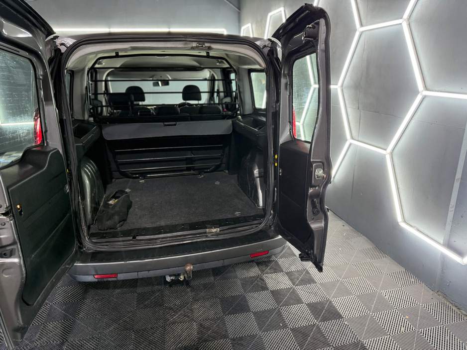 2017 Fiat Doblo - image 12