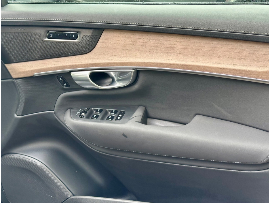 2025 Volvo XC90 - image 13