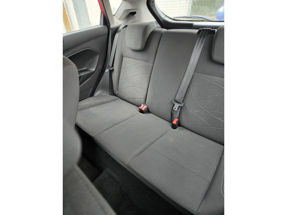 2016 Ford Fiesta - image 13