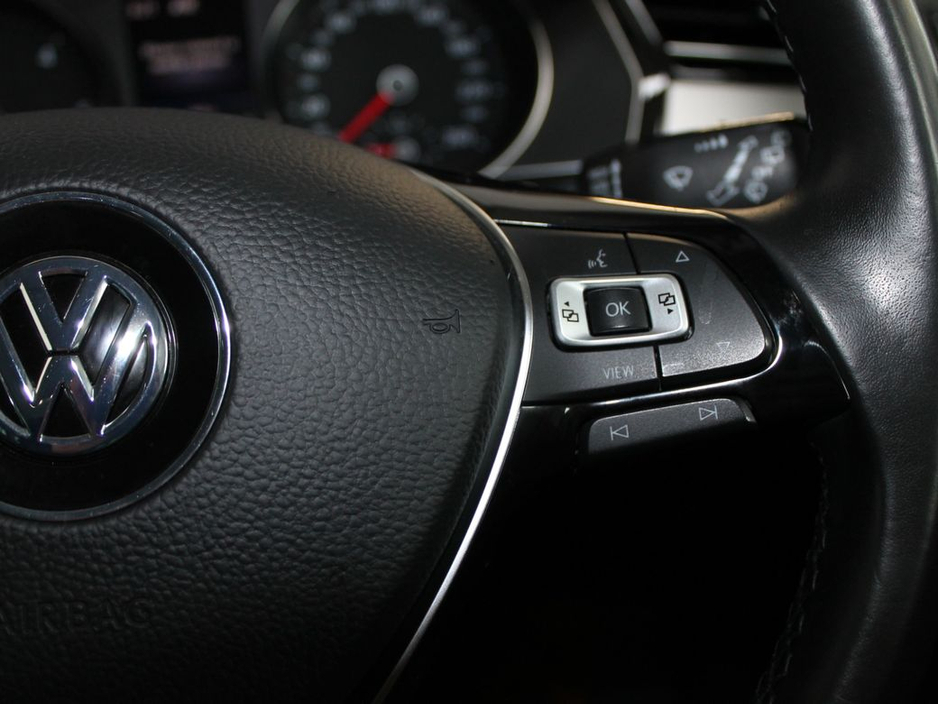 2019 Volkswagen Passat - image 24