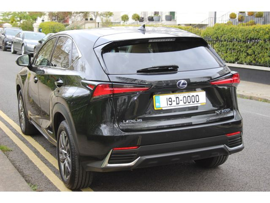 2019 Lexus NX 300 h - image 9