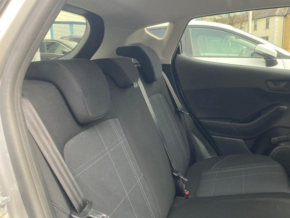 2021 Ford Fiesta - image 32