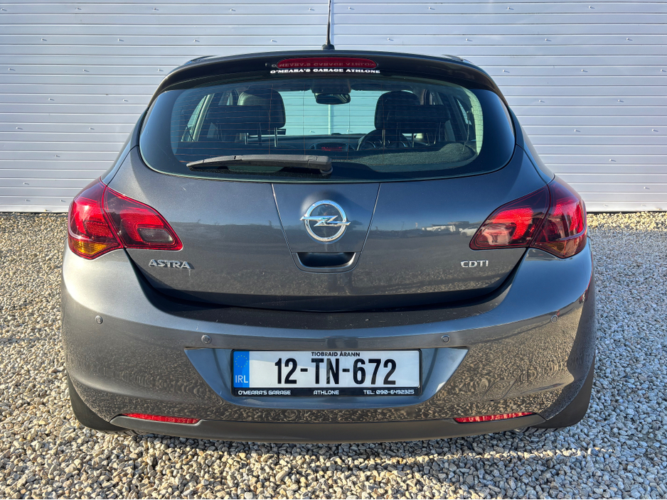 2012 Opel Astra - image 7