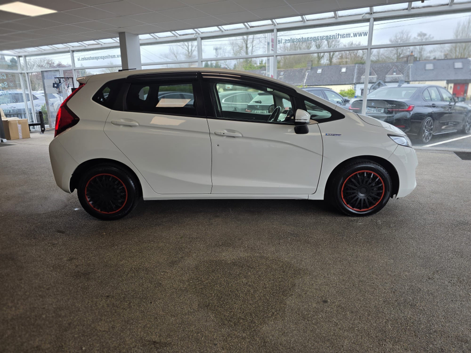 2016 Honda Fit - image 6