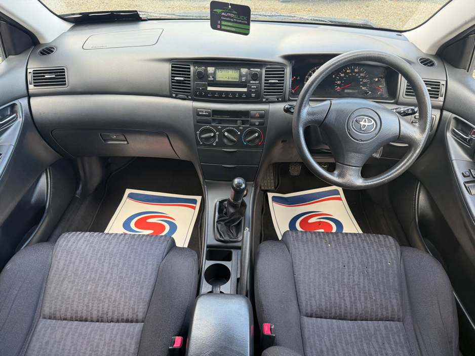 2004 Toyota Corolla - image 9