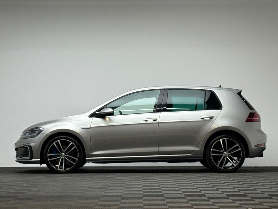2018 Volkswagen Golf - image 4
