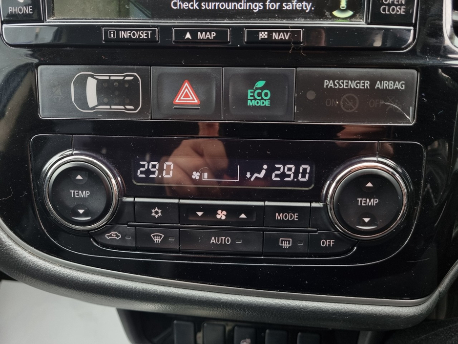 2016 Mitsubishi Outlander - image 22