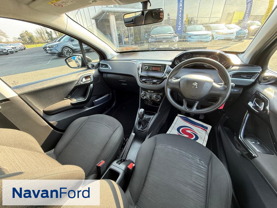 2016 Peugeot 208 - image 9