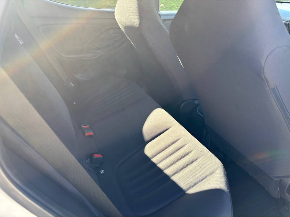 2022 Toyota Yaris - image 10